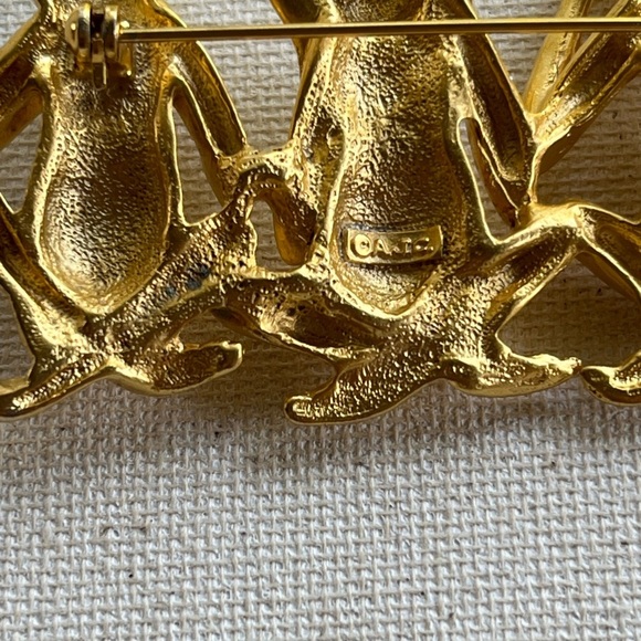 Gold Three Wise Monkeys Brooch - Picture 4 of 4